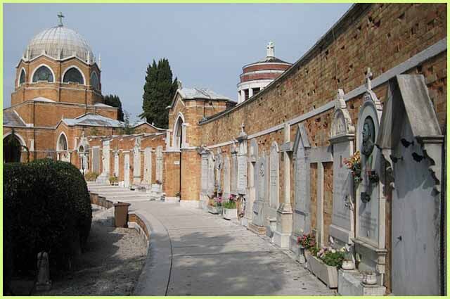 Vescovi nei cimiteri: mons. Moraglia (Venezia), a isola di San Michele per  un atto di suffragio e assoluzione di tutti i defunti